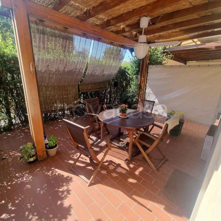 casa indipendente in vendita a Massa in zona Marina di Massa