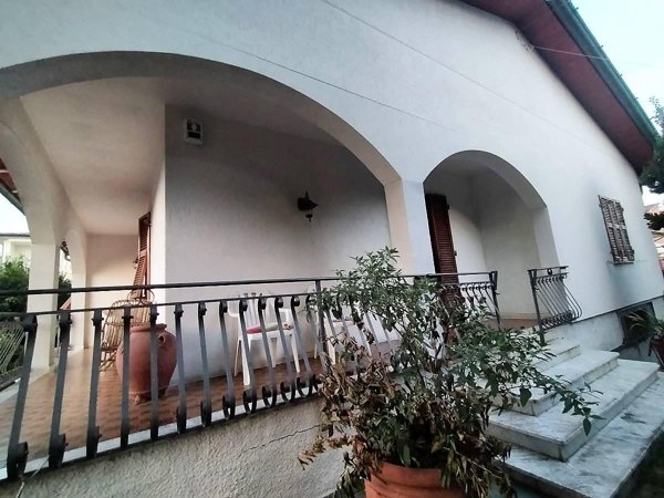 casa indipendente in vendita a Massa in zona Centro Storico