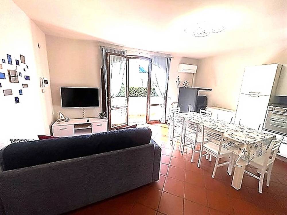 casa indipendente in vendita a Massa in zona Marina dei Ronchi