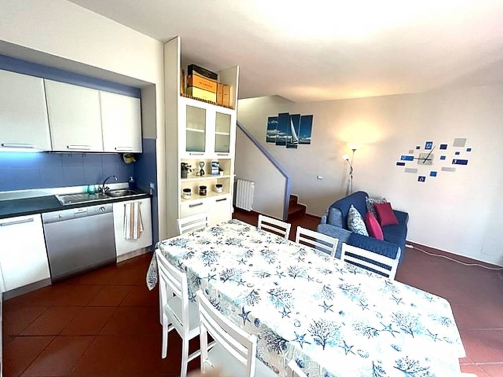 casa indipendente in vendita a Massa in zona Marina dei Ronchi