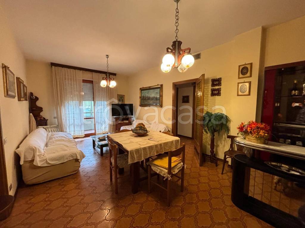 appartamento in vendita a Massa in zona Marina dei Ronchi