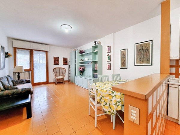 appartamento in vendita a Massa in zona Marina di Massa