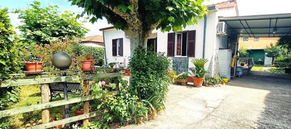 casa indipendente in vendita a Massa in zona Romagnano
