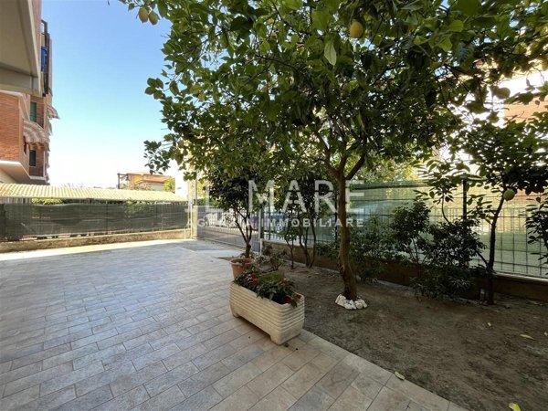 appartamento in vendita a Massa in zona Marina di Massa