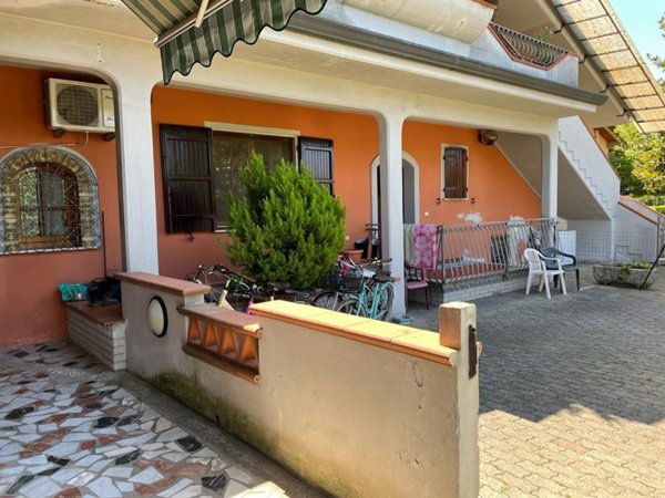 casa indipendente in vendita a Massa in zona Poveromo