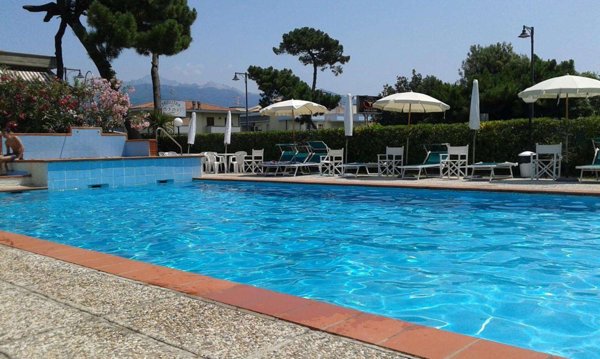 appartamento in vendita a Massa in zona Marina di Massa