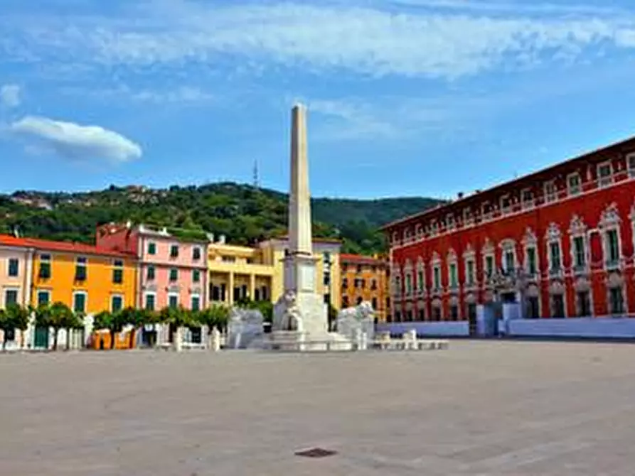 negozio in vendita a Massa in zona Centro Storico
