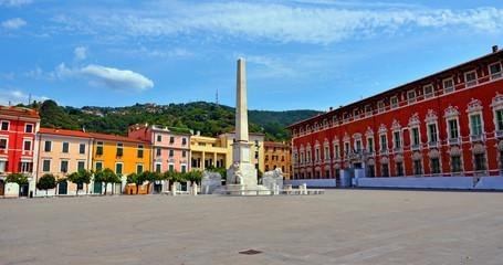 negozio in vendita a Massa in zona Centro Storico