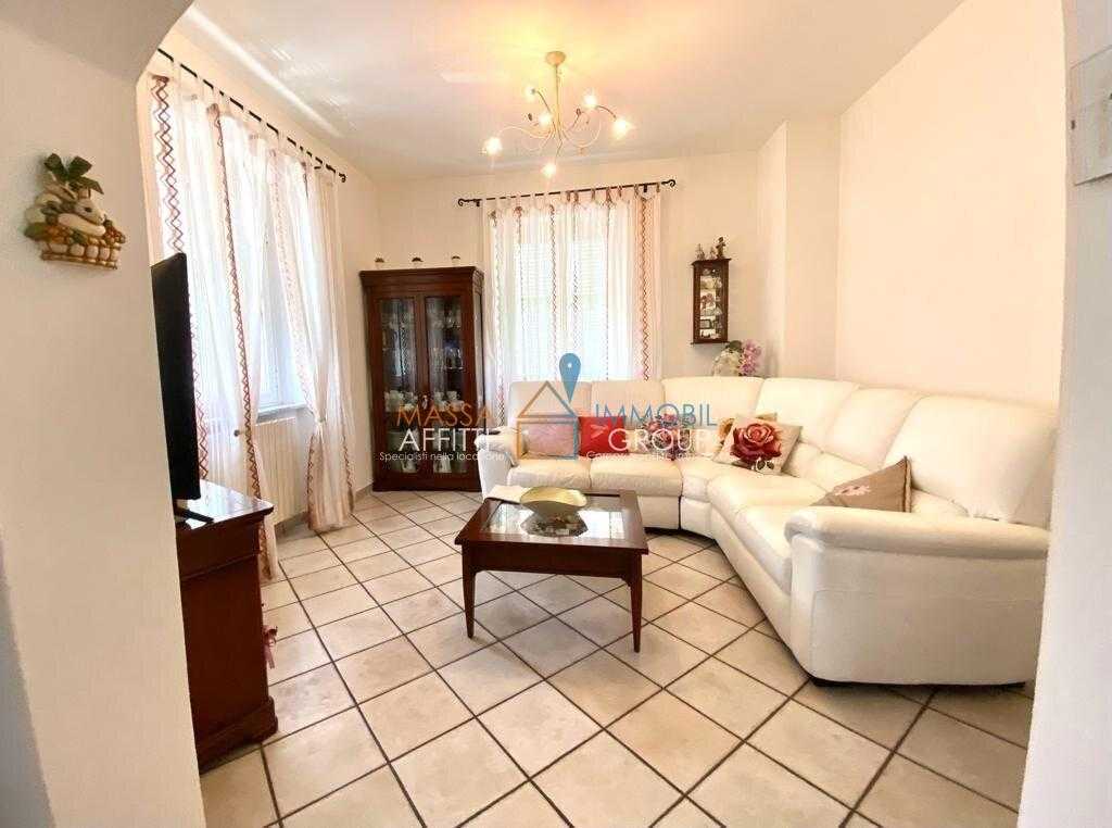 casa indipendente in vendita a Massa in zona Quercioli