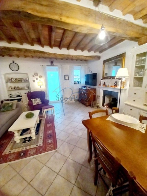 appartamento in vendita a Massa in zona Borgo del Ponte