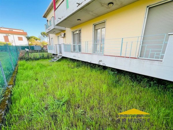 appartamento in vendita a Massa in zona Marina di Massa