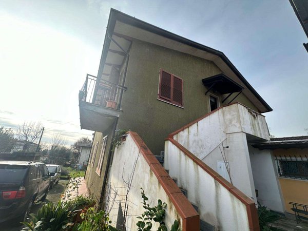 casa indipendente in vendita a Massa