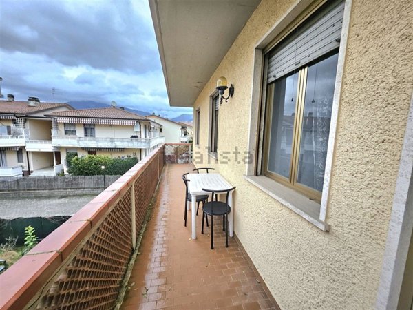 appartamento in vendita a Massa in zona Marina di Massa