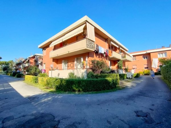 appartamento in vendita a Massa in zona Marina di Massa