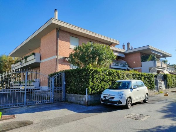 appartamento in vendita a Massa in zona Centro Storico