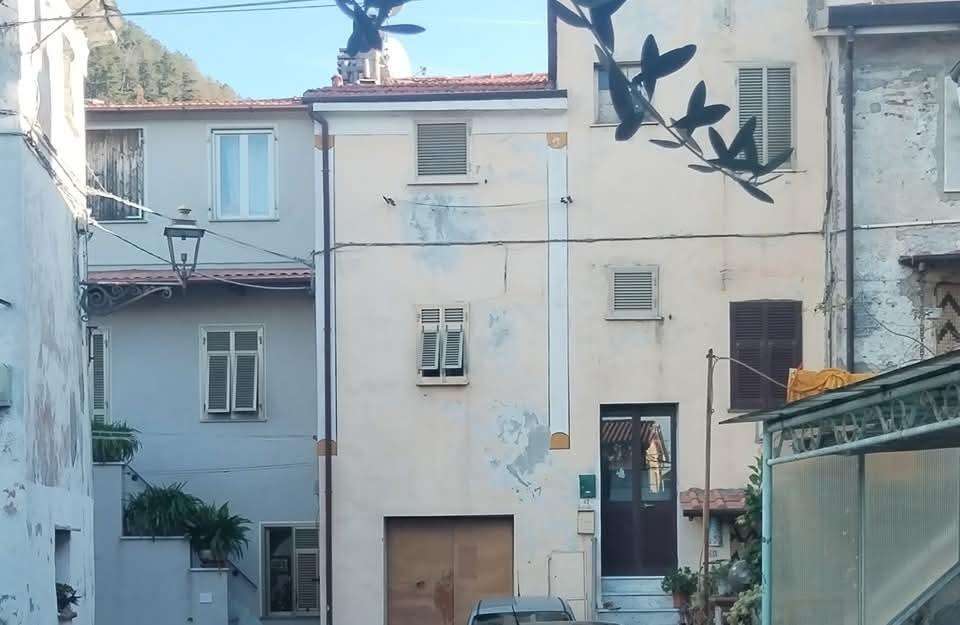 intera palazzina in vendita a Massa