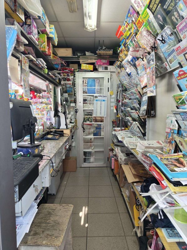 negozio in vendita a Massa in zona Romagnano
