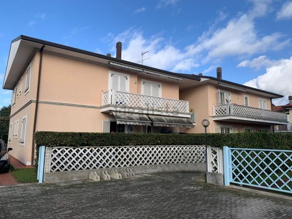 appartamento in vendita a Massa in zona Centro Storico