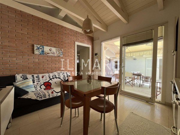 casa indipendente in vendita a Massa in zona Marina dei Ronchi