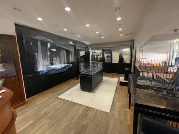 negozio in vendita a Massa in zona Centro Storico