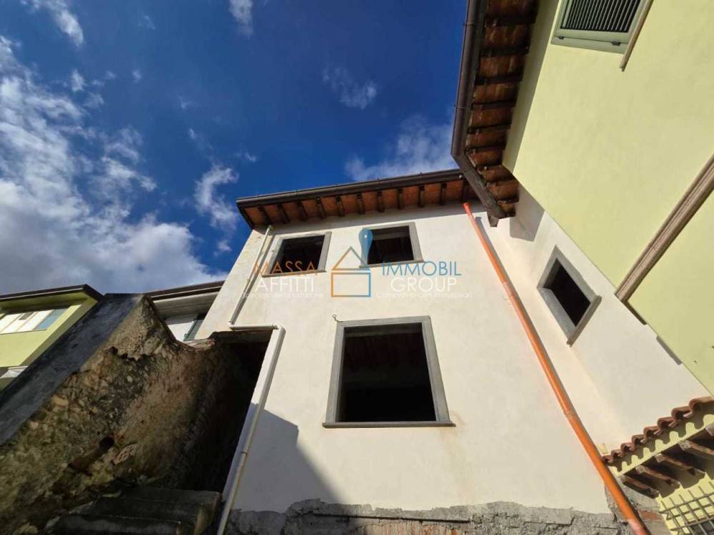 casa indipendente in vendita a Massa in zona Castagnola