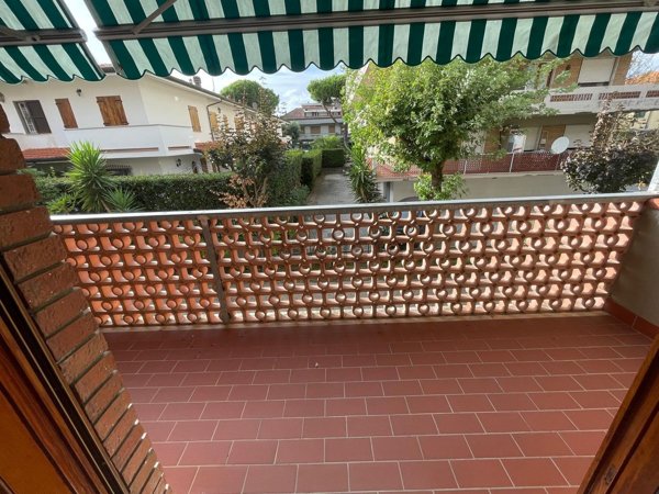 appartamento in vendita a Massa in zona Marina dei Ronchi
