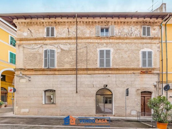 appartamento in vendita a Massa in zona Centro Storico