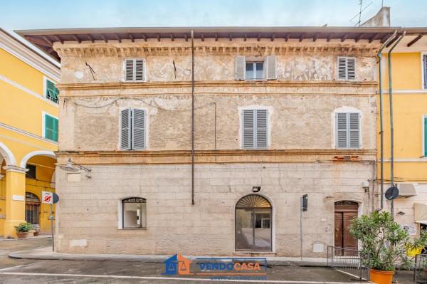 appartamento in vendita a Massa in zona Centro Storico