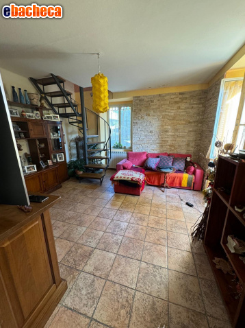 appartamento in vendita a Massa in zona Castagnola