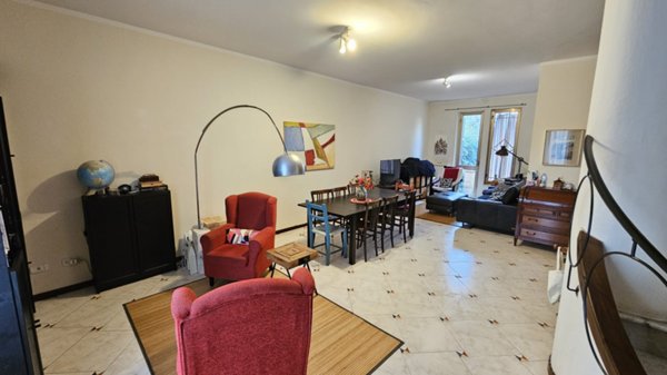 casa indipendente in vendita a Massa in zona Quercioli