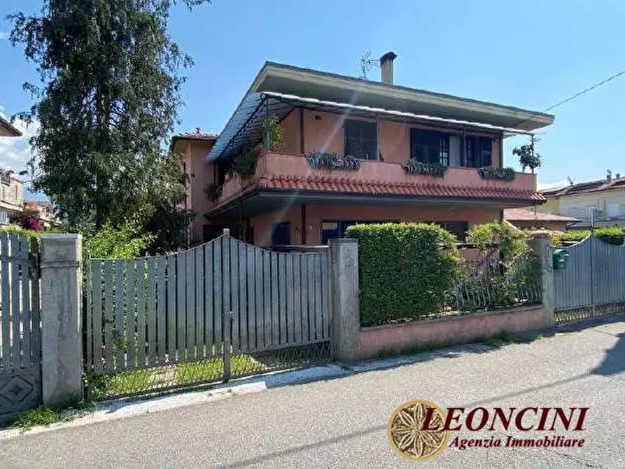 appartamento in vendita a Massa in zona Marina di Massa