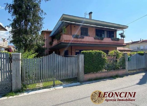 appartamento in vendita a Massa in zona Marina di Massa