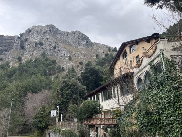 intera palazzina in vendita a Massa
