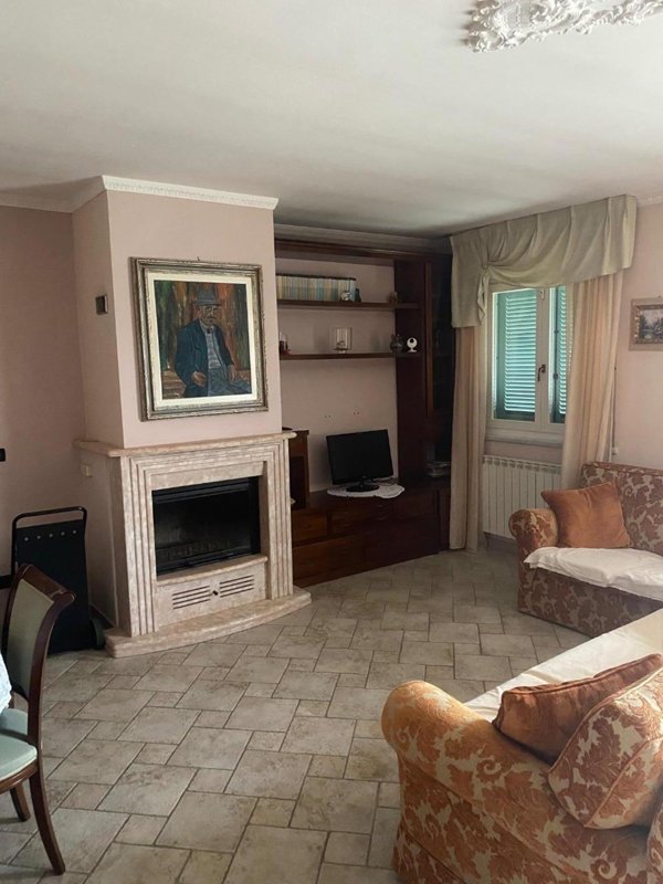 appartamento in vendita a Massa in zona Marina di Massa