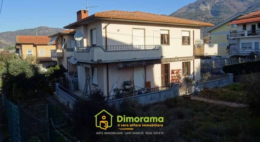 casa indipendente in vendita a Massa in zona Centro Storico