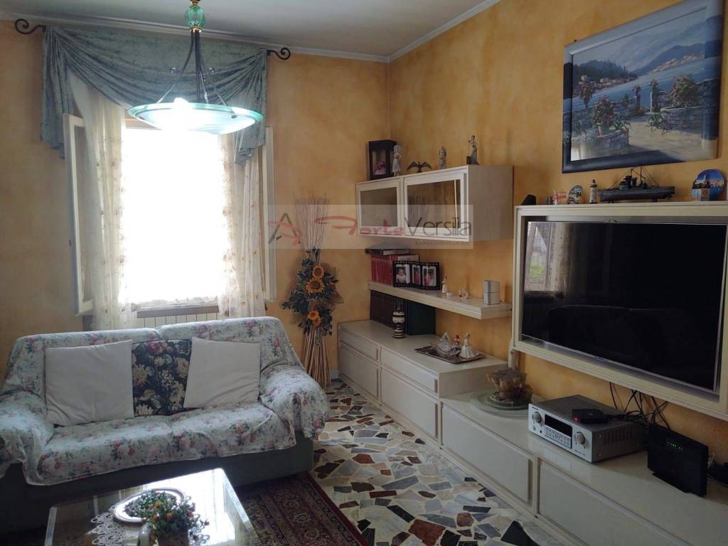casa indipendente in vendita a Massa in zona Marina dei Ronchi
