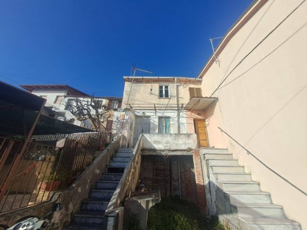 casa semindipendente in vendita a Massa