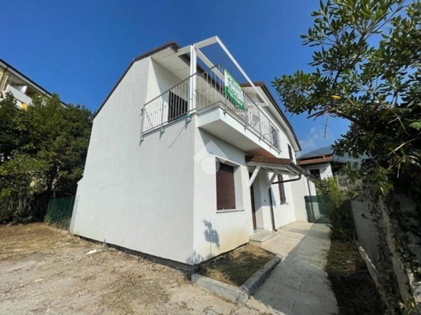 casa indipendente in vendita a Massa in zona Romagnano