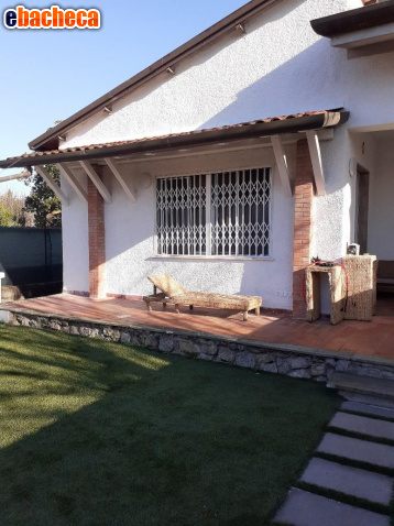 casa indipendente in vendita a Massa in zona Poveromo