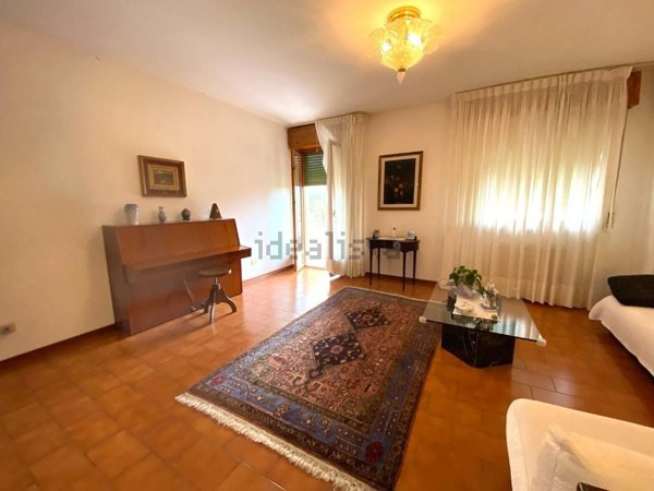 casa indipendente in vendita a Massa