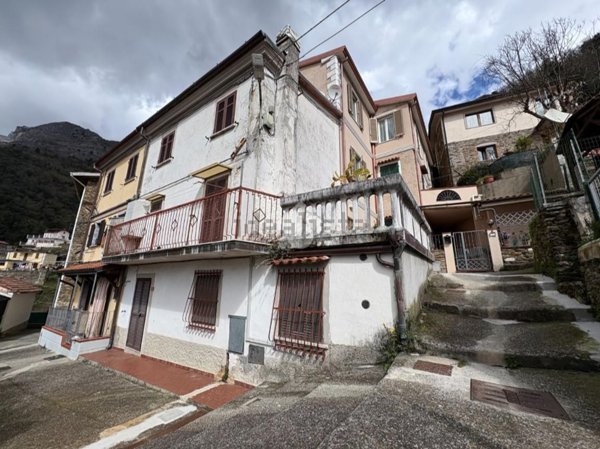 casa indipendente in vendita a Massa in zona Casette