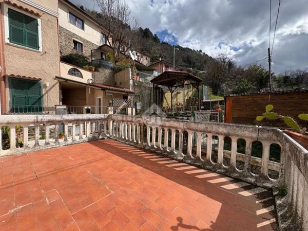 casa indipendente in vendita a Massa in zona Casette