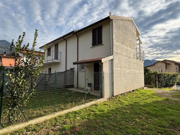 casa indipendente in vendita a Massa in zona Romagnano