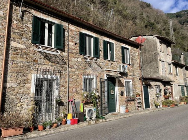 casa indipendente in vendita a Massa in zona Antona