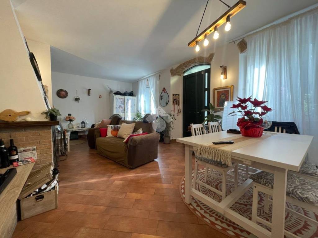 casa indipendente in vendita a Massa in zona Antona