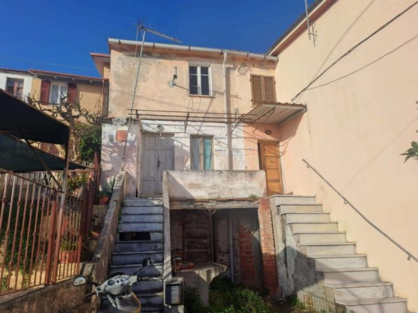 casa semindipendente in vendita a Massa