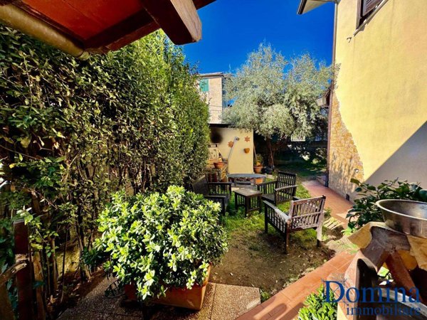 casa indipendente in vendita a Massa in zona Centro Storico
