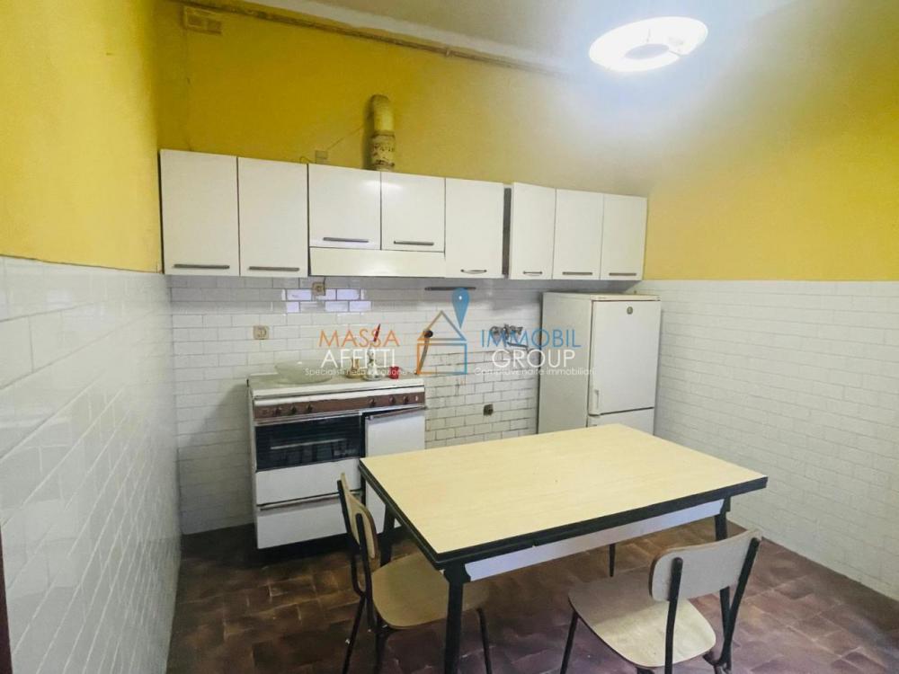 casa indipendente in vendita a Massa in zona Canevara