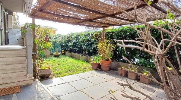 casa indipendente in vendita a Massa in zona Marina di Massa