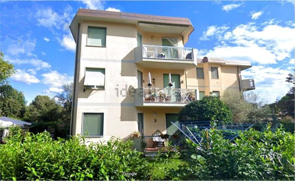 appartamento in vendita a Massa in zona Marina di Massa